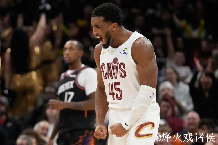 米切尔34分布克32分 骑士六人得分上双终结太阳四连胜 米切尔34分布克32分 骑士六人得分上双终结太阳四连胜